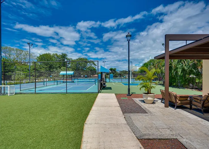 Pacifico Townhome W/ 4 Pools & Club!